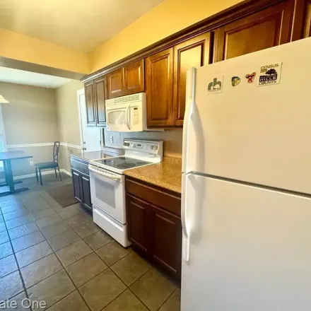 Rent this 3 bed apartment on 130 Stratford Lane in Rochester Hills, MI 48309