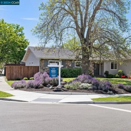 Image 2 - 762 Citrus Avenue, Concord, CA 94518, USA - House for sale