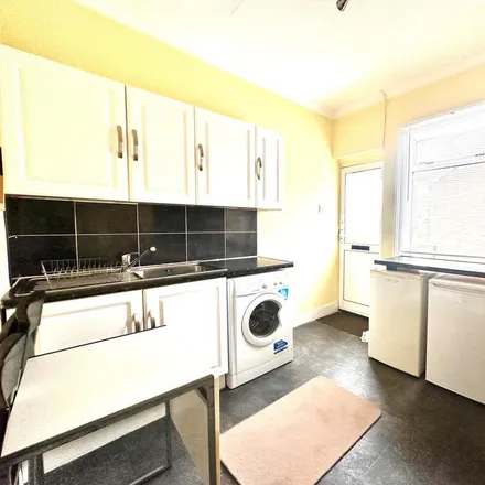 Image 8 - 12 Northfield Avenue, London, W13 9RJ, United Kingdom - Apartment for rent
