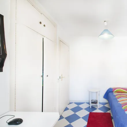Rent this 4 bed room on Madrid in Edificio Don Pelayo, Calle de Gutenberg