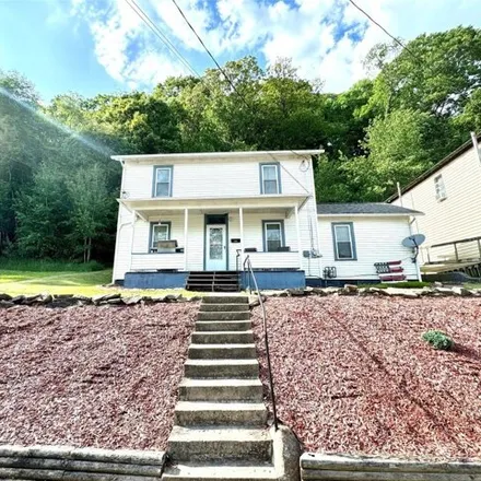 Buy this 2 bed house on 500 Pacific Street in Franklin, PA 16323