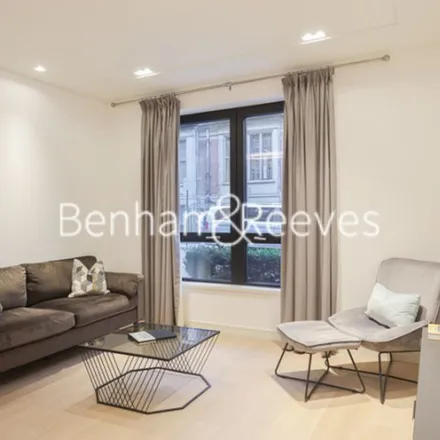 Rent this 2 bed apartment on 32 Lincoln's Inn in 32 Lincoln's Inn Fields, London