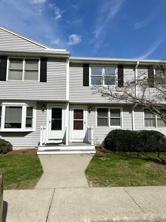 Buy this 2 bed townhouse on 162 Oak Street in Taunton, MA 02780