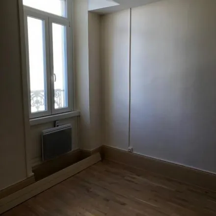 Rent this 2 bed apartment on 5 quater Place Championnet in 26000 Valence, France