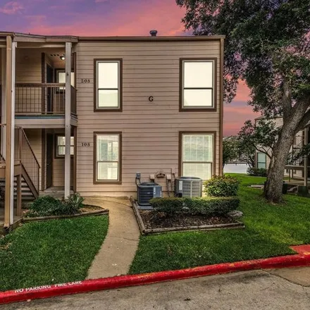 Buy this 2 bed condo on 108 Lakeview Ter Unit G in Montgomery, Texas