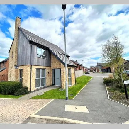 Buy this 3 bed house on Tree Tops Close in Blackburn, BB2 5FJ
