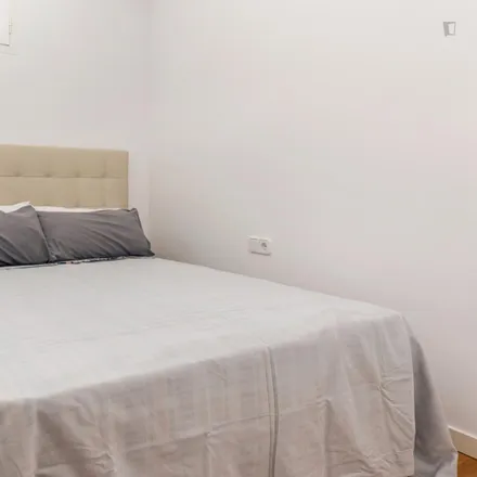 Rent this 2 bed apartment on Madrid in Calle de Lavapiés, 38