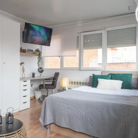 Rent this 5 bed room on Madrid in Pedro & Víctor Joyeros, Calle de Guzmán el Bueno