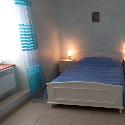 Rent this 2 bed apartment on 65400 Saint-Savin