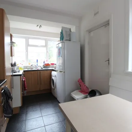 Image 3 - 17 Merton Road, Southampton, SO17 3RB, United Kingdom - Apartment for rent