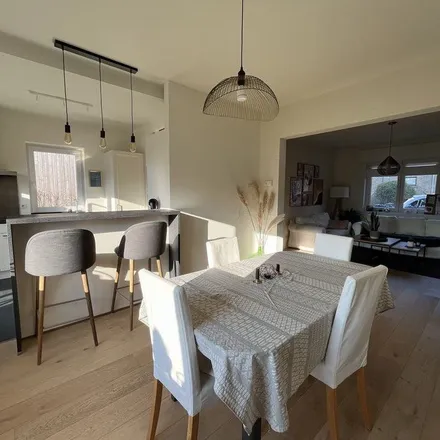 Rent this 3 bed apartment on Eikestraat 55 in 3080 Tervuren, Belgium