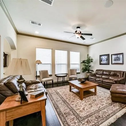 Image 7 - 10652 Enclave Springs Court, Houston, TX 77043, USA - House for sale