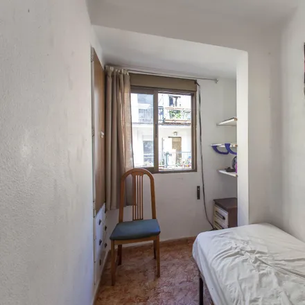 Rent this 4 bed room on Carrer del Poeta Maragall in 24, 46007 Valencia