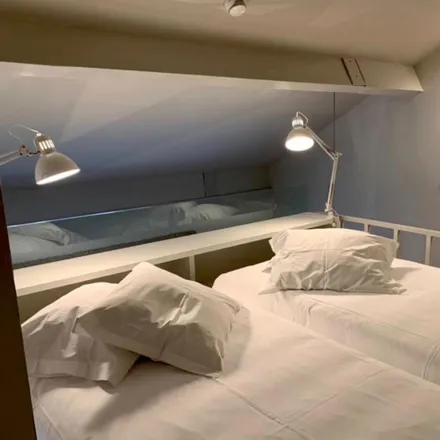 Rent this 1 bed apartment on Encaixados in Rua do Conde de Vizela 14, 4050-151 Porto