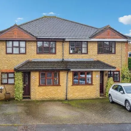 Buy this 4 bed duplex on Eleanor Road in Chalfont St Peter, SL9 9NA