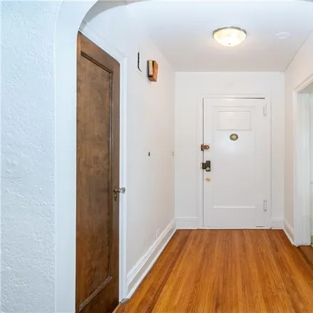 Image 3 - 465 Bronx River Road, City of Yonkers, NY 10704, USA - Condo for sale