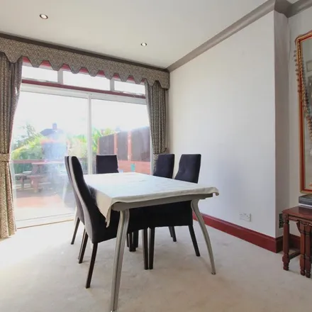 Rent this 5 bed duplex on Vernon Drive in London, HA7 2BW