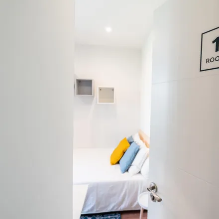 Rent this 7 bed room on El Corte Inglés in Plaça de Catalunya, 14