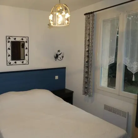 Rent this 1 bed house on Avenue Léon Verane in 83210 Solliès-Pont, France