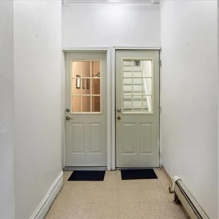 Image 3 - 2075 Crotona Avenue, New York, NY 10457, USA - House for sale