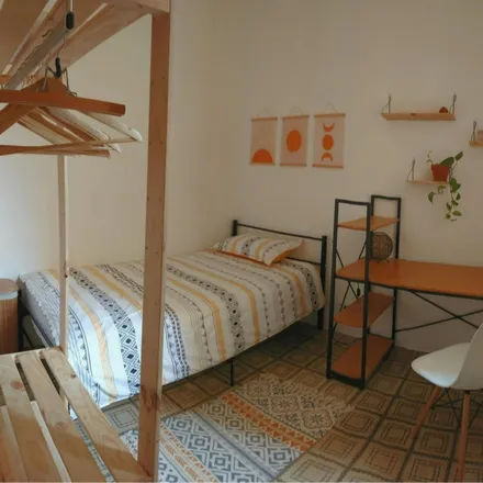 Rent this 2 bed room on Carrer de Nàpols in 87, 08013 Barcelona