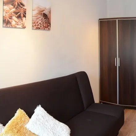Rent this 4 bed room on Przy Agorze 5 in 01-960 Warsaw, Poland