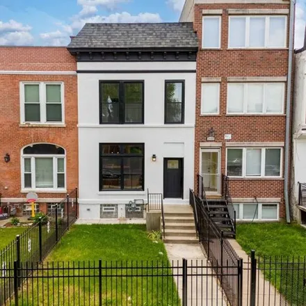 Buy this 4 bed house on 2433 West Grenshaw Street in Chicago, IL 60612
