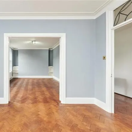 Image 5 - Mandeville Court, Finchley Road, London, NW3 6EX, United Kingdom - Apartment for sale