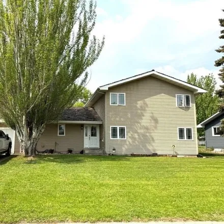 Buy this 3 bed house on 1296 19th Avenue Southwest in Minot, ND 58701