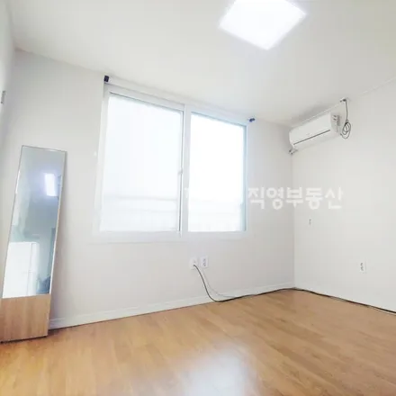 Rent this studio apartment on 서울특별시 강남구 삼성동 24-18