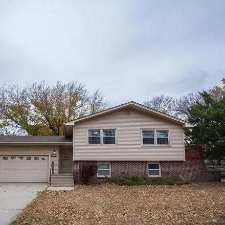 Buy this 4 bed house on 2316 Gateway Avenue in Grand Island, NE 68803