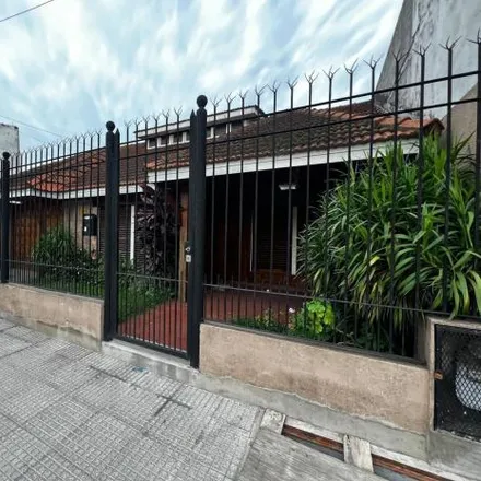 Rent this 4 bed house on Avenida Espora 904 in Adrogué, Argentina