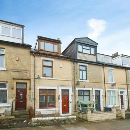 Buy this 6 bed townhouse on Grantham Place in Bradford, BD7 1RJ