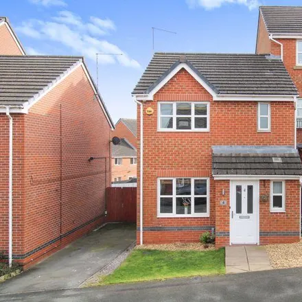 Rent this 3 bed duplex on Mansfield Grove in Norton-Le-Moors, ST6 8GT