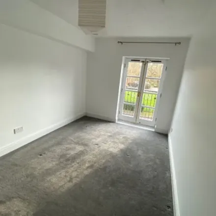 Image 6 - Linear Park, Twiss Green, Kenyon, WA3 4BG, United Kingdom - Apartment for rent