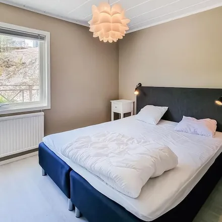 Rent this 2 bed house on Brastad in Fabriksvägen, 454 32 Brastad