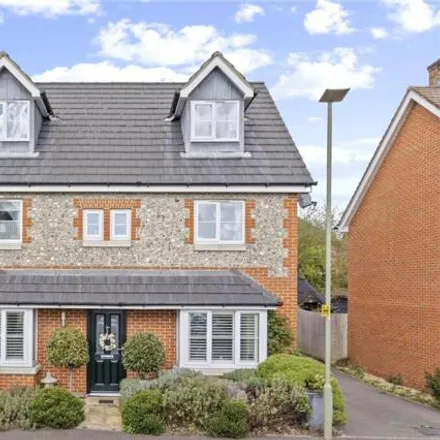 Buy this 5 bed house on Lapwing Close in Havant, PO10 7GS