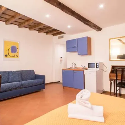 Image 6 - Via Francesco Crispi, 00187 Rome RM, Italy - Apartment for rent