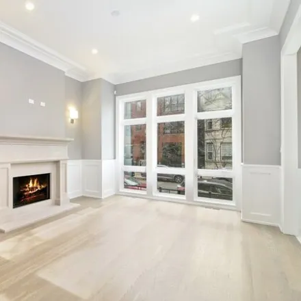 Image 3 - 1812 West Erie Street, Chicago, IL 60612, USA - House for sale