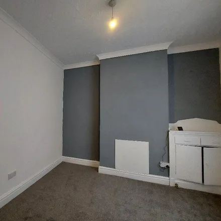 Image 2 - Hornby Street, Burnley, BB11 3AS, United Kingdom - Townhouse for rent