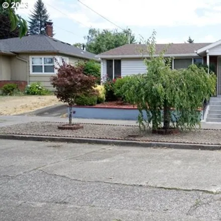 Buy this 3 bed house on 3154 Northeast 80th Avenue in Portland, OR 97213
