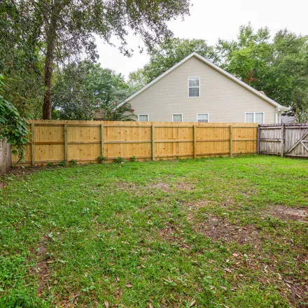 Rent this 3 bed house on 1681 Glenwood Court in Okaloosa County, FL 32578