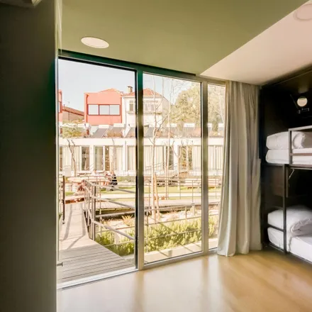 Rent this 4studio room on Oporto Invictus in Rua das Oliveiras 73, 4050-449 Porto