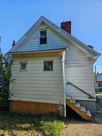 Image 2 - 13943 Chapelside Avenue, Cleveland, OH 44120, USA - House for sale