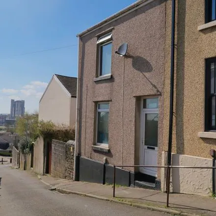 Rent this 4 bed apartment on Morris Lane in Swansea, SA1 8EB