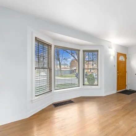 Image 2 - 6251 West Byron Street, Chicago, IL 60634, USA - House for sale