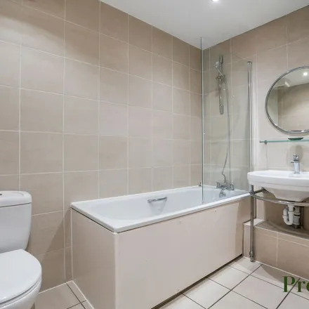 Image 5 - 2 Artichoke Hill, St. George in the East, London, E1W 2AP, United Kingdom - Apartment for rent