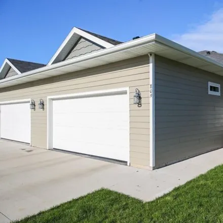 Buy this 4 bed condo on 883 North Sherwood Avenue in Sioux Falls, SD 57103