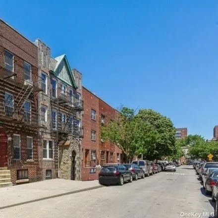 Image 2 - 41-32 53rd Street, New York, NY 11377, USA - House for sale