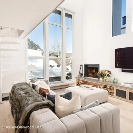 Image 2 - 879 Summit Street, Aspen, CO 81611, USA - Condo for rent